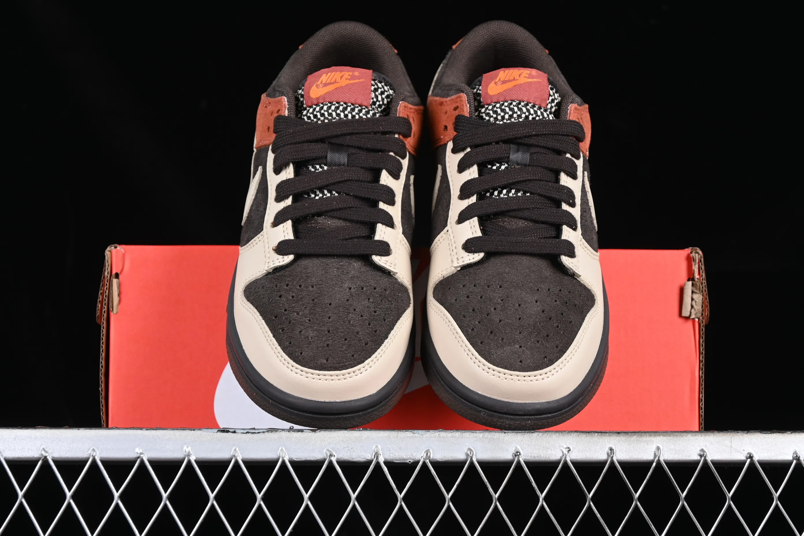 All Categories Nk SB Dunk Series Nk SB Dunk Low Low-top sneakers Cost-effective version Nk Dunk Low "Red Panda" Red Panda SB low-top sports and leisure sneakers FV0395-200